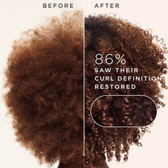 Aplicación uniforme desde raíces a puntas en cabello húmedo.