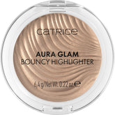Catrice Aura Glam Bouncy Highlighter texture close-up shows creamy-to-powder transition for easy blend