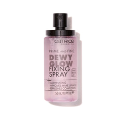 Spray iluminador de Catrice Prime & Fine, botella visible para un acabado radiante.