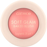Catrice Soft Glam Baked Blush tono rosado radiante para mejillas.