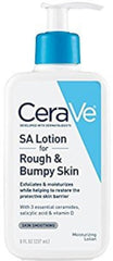 CeraVe SA Lotion, textura cremosa que suaviza la piel áspera.