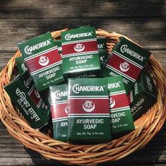 Chandrika Ingredientes vegetales y hierbas, perfil aromático relajante para la ducha.