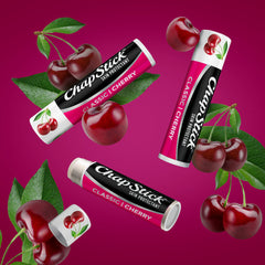 ChapStick Clasico Cereza, diseño compacto, ideal para bolsos.