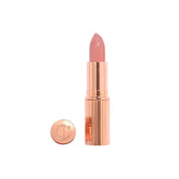 Charlotte Tilbury K.I.S.S.I.N.G Pillow Talk Fair swatch delivering luminous pink glow.