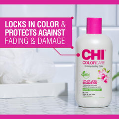 CHI ColorCare Color Lock Shampoo, primer plano, muestra textura cremosa que protege el color.