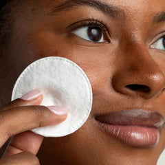 Cliganic Cotton Rounds hypoallergenic and lint-free for gentle cleansing.