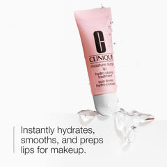 Aplicacion rapida de Clinique en labios para hidratacion inmediata