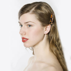 Cobahom leopard-print duckbill clip securely holds hair without pulling.