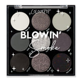 Paleta ColourPop Blowin Smoke abierta muestra tonos plateados para looks glamorosos.
