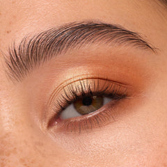 ColourPop Feelin' Toasty sombra brillos para párpados más luminosos durante todo el día.