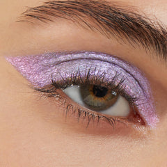 ColourPop Shadow Stix delineado preciso gracias a la punta integrada.