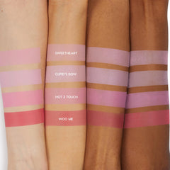ColourPop Silky Powder Blush ofrece cobertura media que puedes construir según tu look.