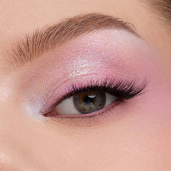 ColourPop: acabado metálico en sombras para looks nocturnos brillantes.