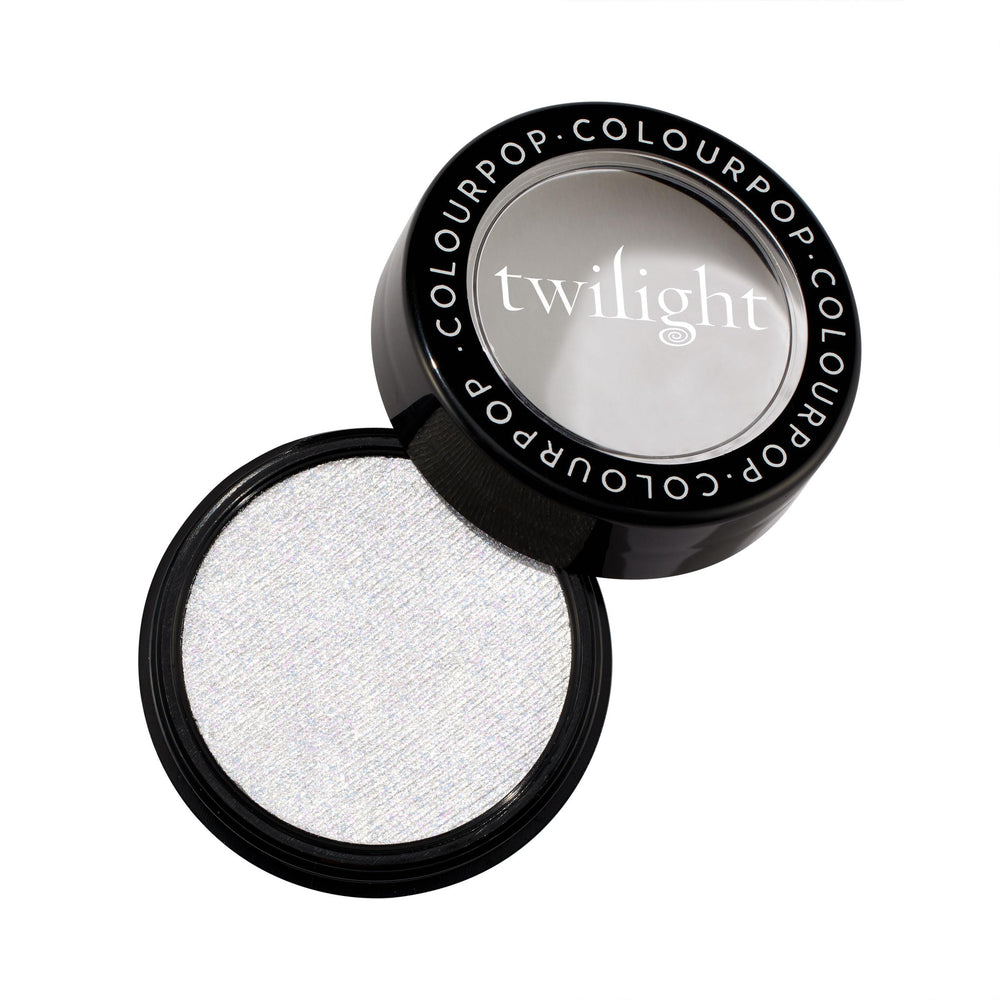 ColourPop Twilight Highlighter muestra textura elástica para un brillo suave y natural.
