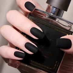 COSMOO esmalte negro mate, efecto velvet para uñas sofisticadas.