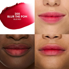 COVERGIRL Clean Fresh Yummy Blur Lipstick aporta textura satinada para color difuso.