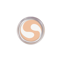 Aplicación sobre la piel con COVERGIRL Simply Ageless para cobertura suave y líneas finas.