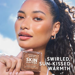 COVERGIRL TruBlend Bronceador Honey Bun presenta textura suede que se funde con la piel.