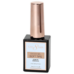 Cre8tion Extend Gel ayuda a fijar tips suaves con adherencia duradera.