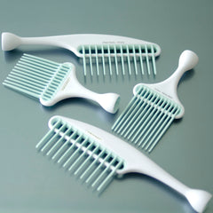 Cricket Friction Free Rake Comb non-slip handle for controlled styling