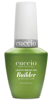 Cuccio Builder Gel calcio: aplicación suave con brocha en las uñas.