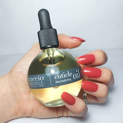 Cuccio Naturale aceites prensados en frío proporcionan nutrición natural para la piel.