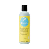 Curls Blueberry Bliss limpiador cremoso en botella, cuida el cuero cabelludo con suavidad.