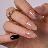 CurvLife uñas almendra con rayas: acabado duradero para uso diario.