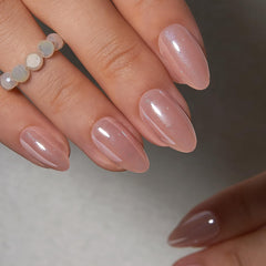 Curvlife uñas postizas: acabado gel brillante, tono té con leche, estilo de salón.