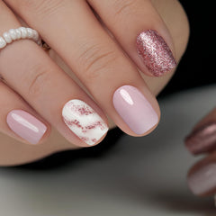 CurvLife caja de 24 uñas postizas con accesorios para una manicura completa.