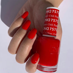 DAISY DND esmalte uñas Chile 757, tono a juego para acabado uniforme.