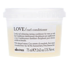 Davines Love Curl Conditioner: botella enfocada para definición suave de rizos y brillo natural.