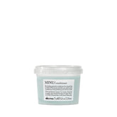 Davines MINU acondicionador en botella iluminadora protege el color y aporta brillo.