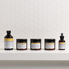 Close-up of ingredients and texture showing Vegetal Keratin benefits.