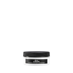 Davines OI Condicionador, botella elegante para suavizar y desenredar el cabello.
