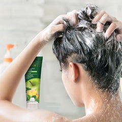 Desert Essence champú engrosante, espuma cremosa para limpieza suave y cuerpo duradero.