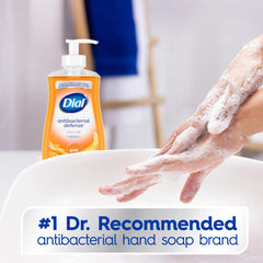 Dial Defensa antibacteriana: fragancia dorada al lavar manos.
