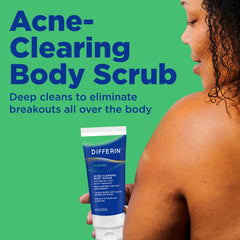Differin exfoliante corporal con perlas vitamina E exfolia suavemente la piel.