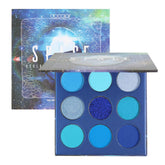 Paleta docolor de sombras azules para estilos versátiles y duraderos.