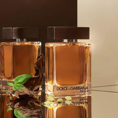 Dolce and Gabbana The One Men EDT close-up sandalwood note palette suggests warmth for evening wear