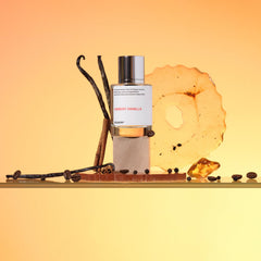 Dossier Ambery Vanilla spray action showing application moment for daily use