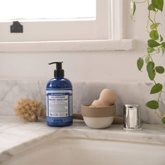 Dr. Bronner's Espuma cremosa de menta para manos y piel.