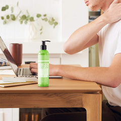 Textura cremosa de Dr. Bronner's que se absorbe rápidamente.