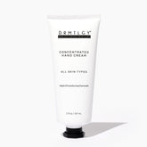 DRMTLGY crema para manos secas, empaque práctico para uso diario.
