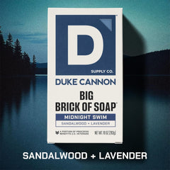 Duke Cannon Jabon Grande cuida la piel durante la ducha diaria.