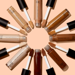 e.l.f. Camo Concealer con aceite de aguacate hidrata la piel al aplicar.