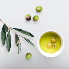 Eco Style Olive Oil Styling Gel adds a glossy finish to styled hair.
