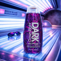 Textura dorada de Ed Hardy Down Right Dark aporta bronceado profundo.
