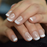Elevenail uñas pegadas beige neutro frances corto para estilo elegante diario.