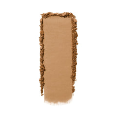 e.l.f. bronceador mate muestra tono natural en mejilla.